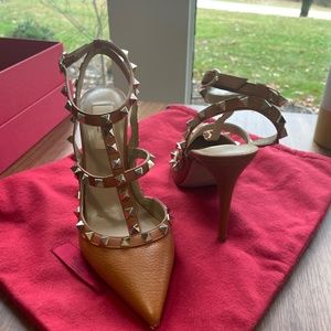 Rockstud Leather Caged Pump